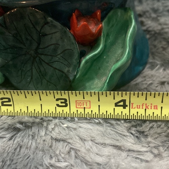 Elegant Porcelain Figurine with Gold Accents - Picture 14 of 16